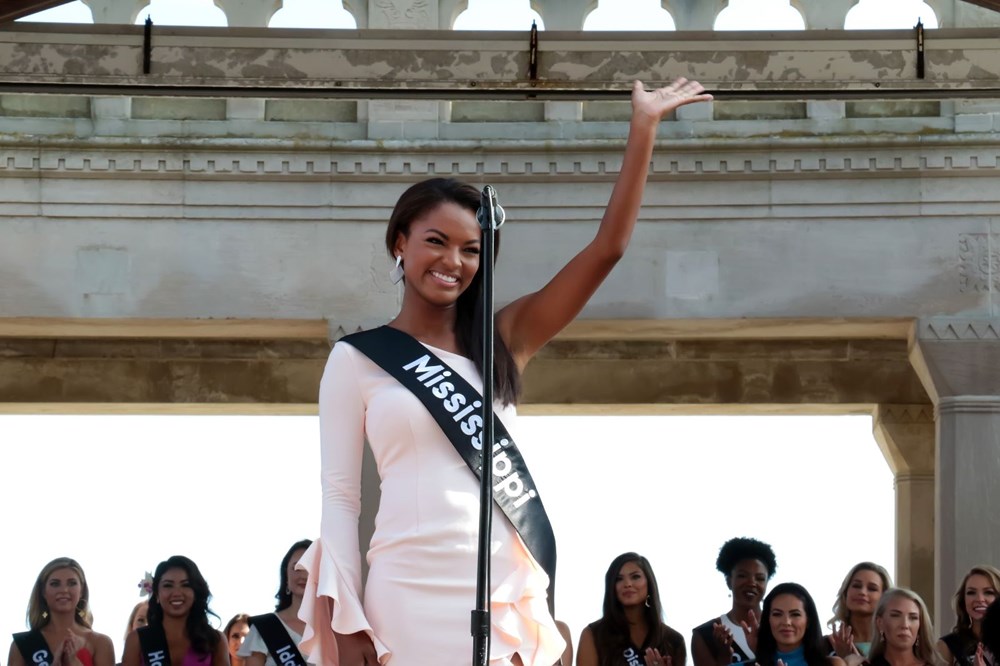 İlk siyah Miss Mississippi Güzeli 2020 Miss ABD Güzeli seçildi