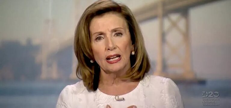 Trump’ı maske takmadığı için eleştiren Pelosi’den maskesiz kuaför ziyaretinin görüntülenmesine ‘kumpas’ tepkisi