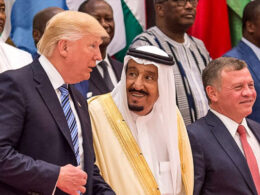 Trump’ın Beyaz Saray bahçesindeki sahte Ortadoğu “barış” töreni
