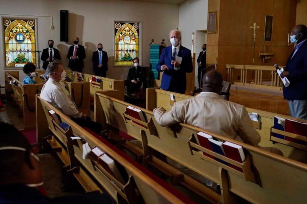 Joe Biden eylül başında Blake ailesini ziyaret için gittiği Kenosha'da kilise cemaatine bir konuşma yapmıştı (AP)

