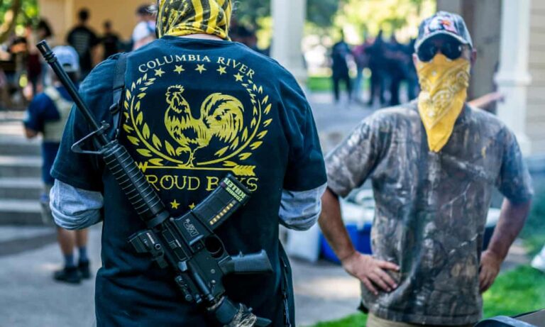 Portland, Oregon’daki Proud Boys mitingi şiddet olaylarının yeniden canlanmasına neden oldu