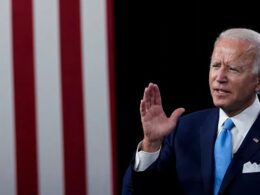 Joe Biden, kabinesindeki isimleri belirlemeye başladı ABD'nin yeni başkanı seçilen Joe Biden kabinesinin ilk üyelerini belirlerken açıklamanın Salı günü yapılması bekleniyor