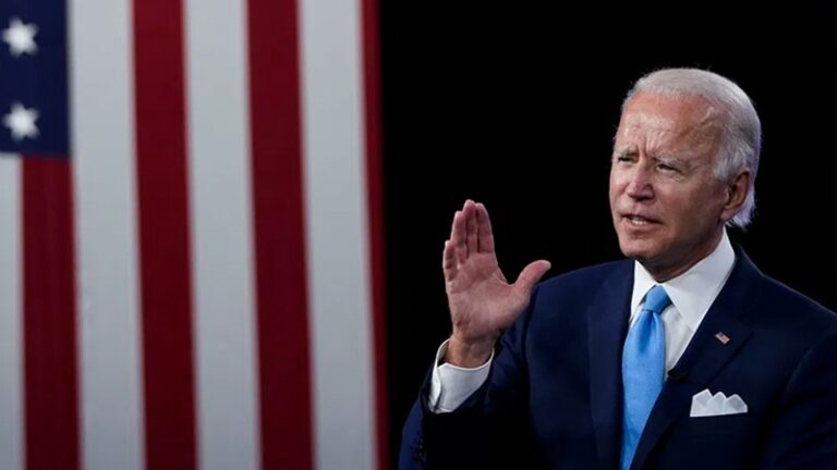 Joe Biden, kabinesindeki isimleri belirlemeye başladı ABD'nin yeni başkanı seçilen Joe Biden kabinesinin ilk üyelerini belirlerken açıklamanın Salı günü yapılması bekleniyor