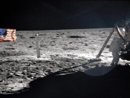 Ay'a ilk kez ayak basan Neil Armstrong’un yüzeydeki tek fotoğrafı müzayedeye çıkarıldı
