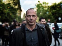 "Gününü göster" diyenlere o da eklendi: Varoufakis'ten Amazon'a boykot çağrısı