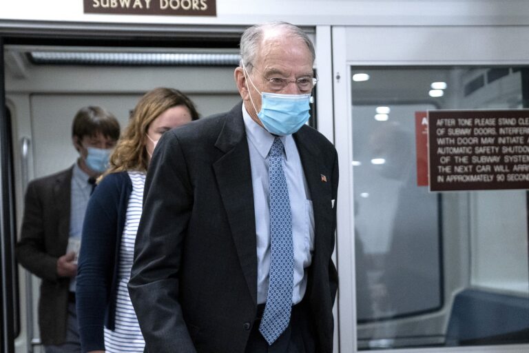 87 yaşındaki Senatör Grassley, koronavirüs testinin pozitif çıktığını söyledi