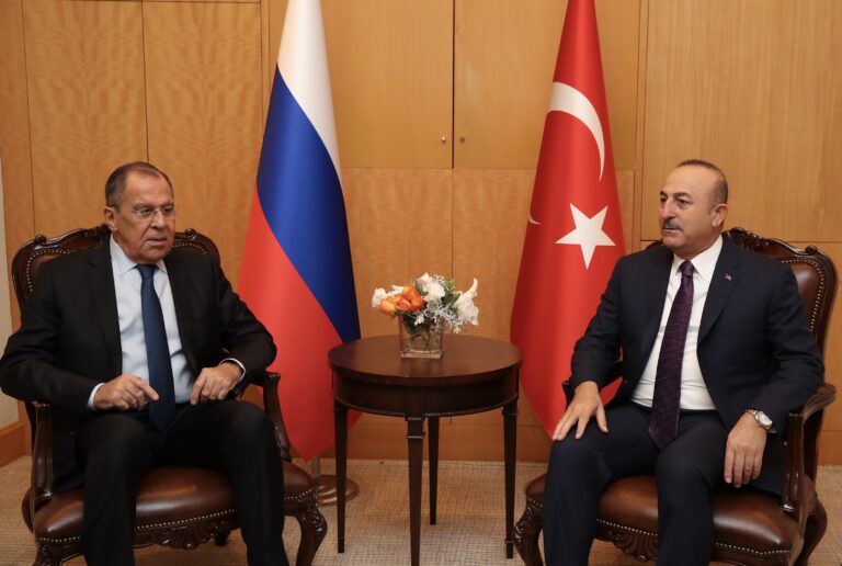 Lavrov: ABD’nin hukuksuz yaptırımlarına karşın Türkiye ile askeri-teknik işbirliğimizi sürdüreceğiz