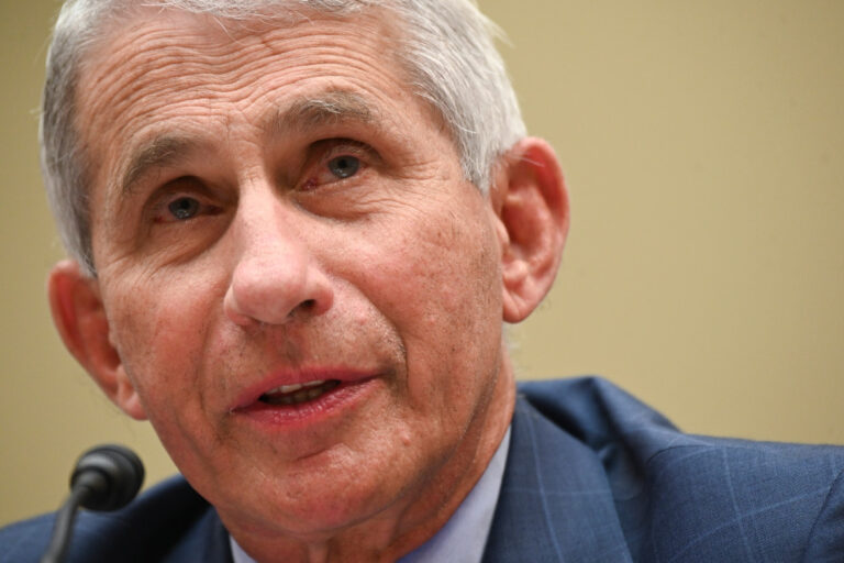 Fauci’den ABD’ye uyarı: Koronavirüs salgınında en kötüyü henüz yaşamamış olabiliriz