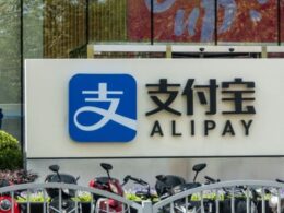 Trump, Alipay de dahil Çin merkezli 8 uygulamayı yasaklayan karar imzaladı