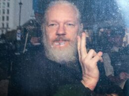 Assange: WikiLeaks'in kurucusu Assange'ın kefaletle serbest bırakılma başvurusu reddedildi