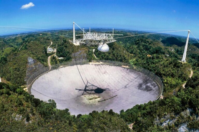 Uzaylı avcısı Arecibo: Çöken teleskobun yeniden inşasına 8 milyon dolar ayrıldı