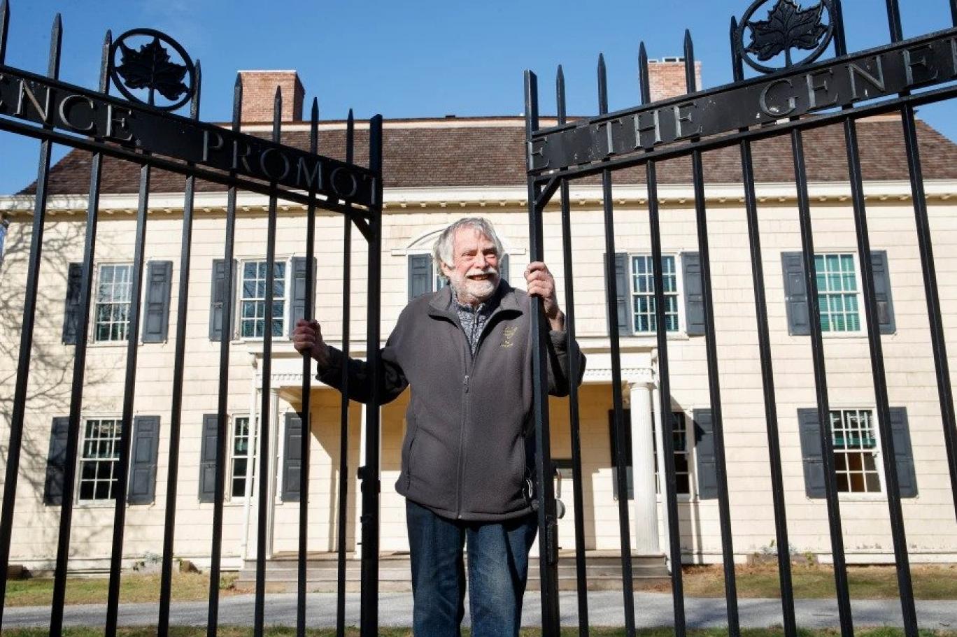 İki bin metrekarelik tarihi New York malikanesinde 30 yıldır kira vermeden yaşıyor