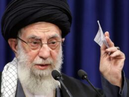 Hamaney: "İran, ABD'nin nükleer anlaşmaya dönmesi yönünde aceleci değil"
