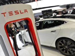 Google, Elon Musk'ın Tesla'sına taş attı: Tam otomatik sürüşe geçemeyecekler
