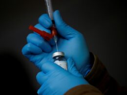 Covid aşısı: ABD'de aşıları soğuk hava deposundan çıkaran eczacı 20 yıla kadar hapis cezasına çarptırılabilir