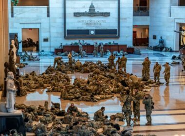 O görüntüler tepki çekmişti: ABD Kongre binasına askeri sedye yığını