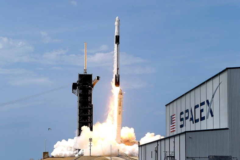 SpaceX, Falcon 9 roketinin yeniden kullanım sayısında rekor kırdı