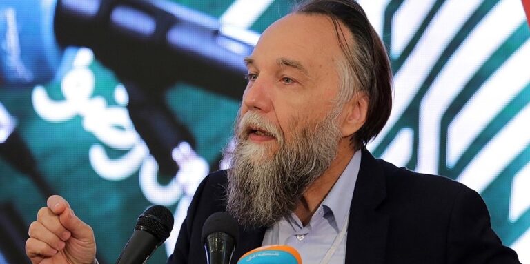 Dugin: Uzlaşıya Dayalı Sistem Yıkıldı, Savaşan İki Amerika…