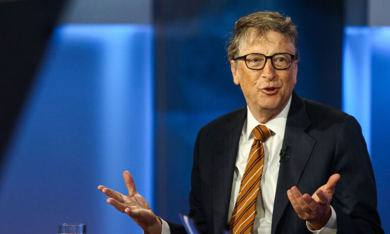 Gates: Beni ve Dr. Fauci’yi başrole koyan çılgın ve kötücül komplo teorileri karşısında hayretler içinde kaldım