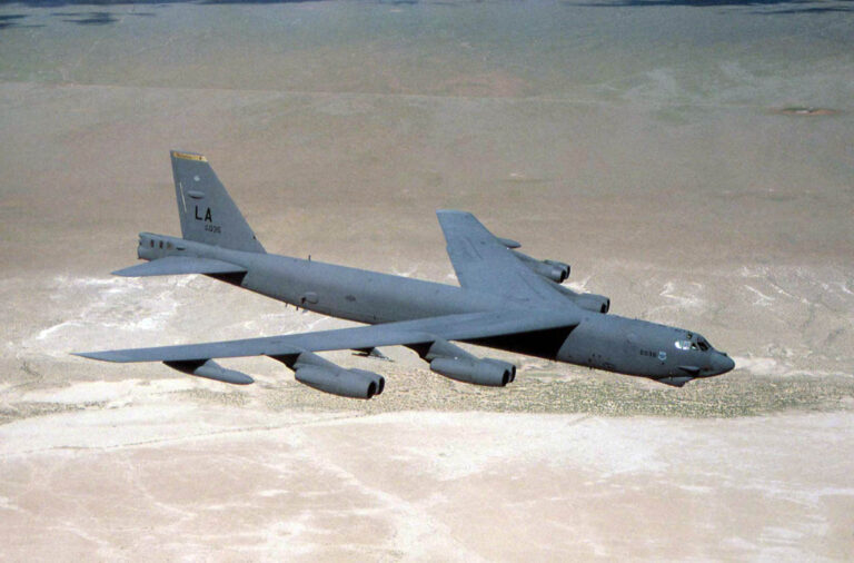 ABD, nükleer kapasiteli B-52 bombardıman uçaklarını bir kez daha Ortadoğu semalarına gönderdi