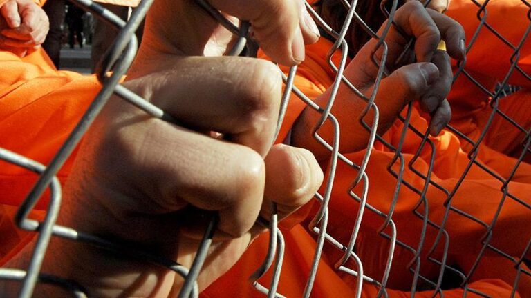 Pentagon, Guantanamo mahkumlarına koronavirüs aşısı yaptıracak