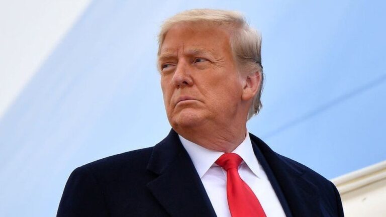 Trump’ın avukatlarından azil yargılaması için “siyasi tiyatro” benzetmesi