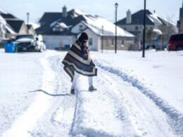 ABD'nin Teksas eyaletinde tarihi kar fırtınası, milyonlarca kişiyi elektriksiz bıraktı
