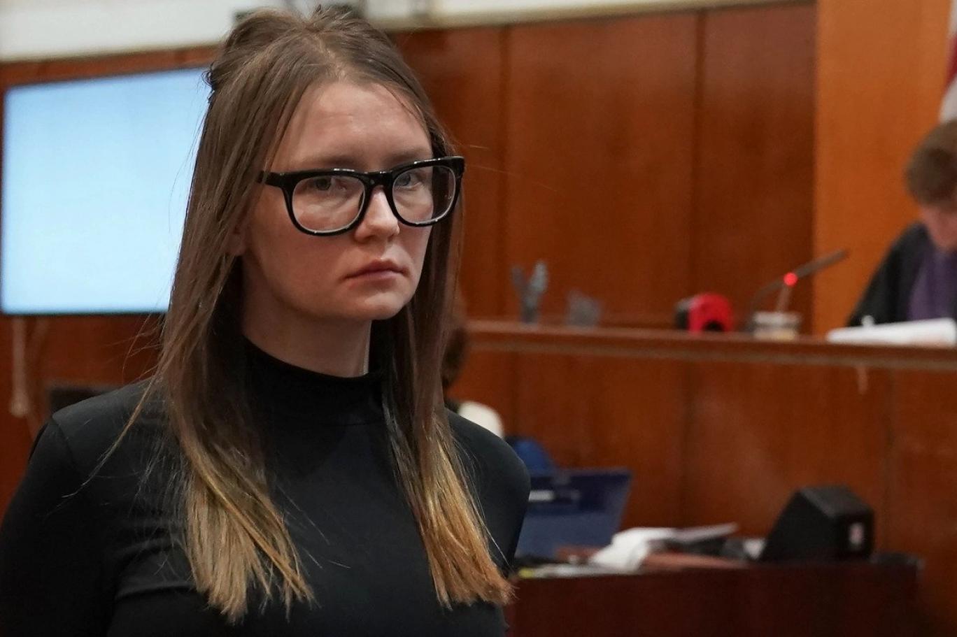New York'un en zenginlerini dolandıran Anna Sorokin, cezaevinden çıkar çıkmaz soluğu sosyal medyada aldı