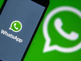 Ne olmuştu? WhatsApp kullanıcılarının verilerinin başka hizmetler için kullanılmasına yönelik yeni bir güncelleme getirmiş ve kabul etmeyen kullanıcıların uygulamadan faydalanamayacağını açıklamıştı. Şirket, gelen tepkiler sonrası yeni şartların kabulünü 8 Şubat’tan 15 Mayıs’a ötelediğini duyurmuştu. Tüm dünyada olduğu gibi Türkiye'de de tepkilere neden olan WhatsApp'ın yeni gizlilik sözleşmesi için Rekabet Kurulu harekete geçmiş, kuruldan yapılan açıklamada Facebook ve WhatsApp hakkında resmen soruşturma başlatıldığı duyurulmuştu. Rekabet Kurulu ayrıca WhatsApp'la veri paylaşımı zorunluluğunun durdurulduğu bildirilmişti.