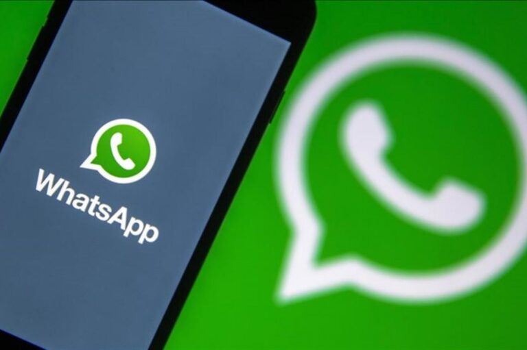 Ne olmuştu? WhatsApp kullanıcılarının verilerinin başka hizmetler için kullanılmasına yönelik yeni bir güncelleme getirmiş ve kabul etmeyen kullanıcıların uygulamadan faydalanamayacağını açıklamıştı. Şirket, gelen tepkiler sonrası yeni şartların kabulünü 8 Şubat’tan 15 Mayıs’a ötelediğini duyurmuştu. Tüm dünyada olduğu gibi Türkiye'de de tepkilere neden olan WhatsApp'ın yeni gizlilik sözleşmesi için Rekabet Kurulu harekete geçmiş, kuruldan yapılan açıklamada Facebook ve WhatsApp hakkında resmen soruşturma başlatıldığı duyurulmuştu. Rekabet Kurulu ayrıca WhatsApp'la veri paylaşımı zorunluluğunun durdurulduğu bildirilmişti.