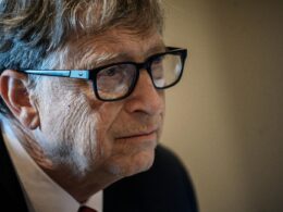 Bill Gates'e göre Trump sosyal medya hesaplarını geri almalı