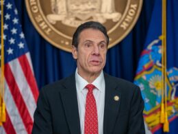 New York Valisi Cuomo'nun siyasi kariyeri bitiyor mu?