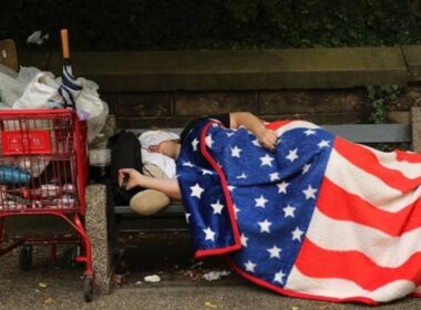 ABD'nin 18 eyaletinde evsizler, aşılama kampanyalarına dahil edilmiyor