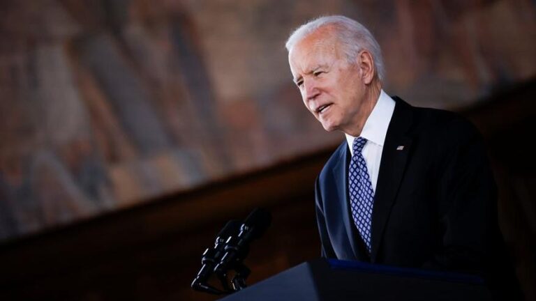 Biden, konuşması sırasında kime hitap edeceğini unuttu
