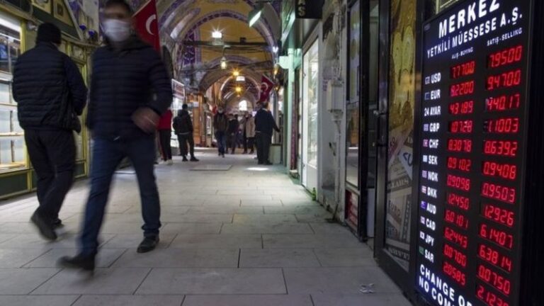 WSJ: TCMB, yanlış sıradışı politikayı uyguluyor, liradaki çalkantı uzun süre devam edebilir