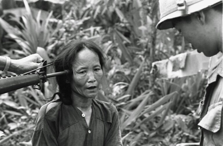 Vietnamlı kadınlara Amerikan askerleri tarafından tecavüz edildiğinin tarihi raporu /ROBERT J. BARSOCCHINI