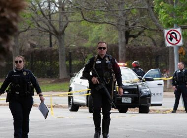 ABD'nin Austin kentinde 3 kişinin öldüğü silahlı saldırının zanlısı eski polis şefi yardımcısı çıktı