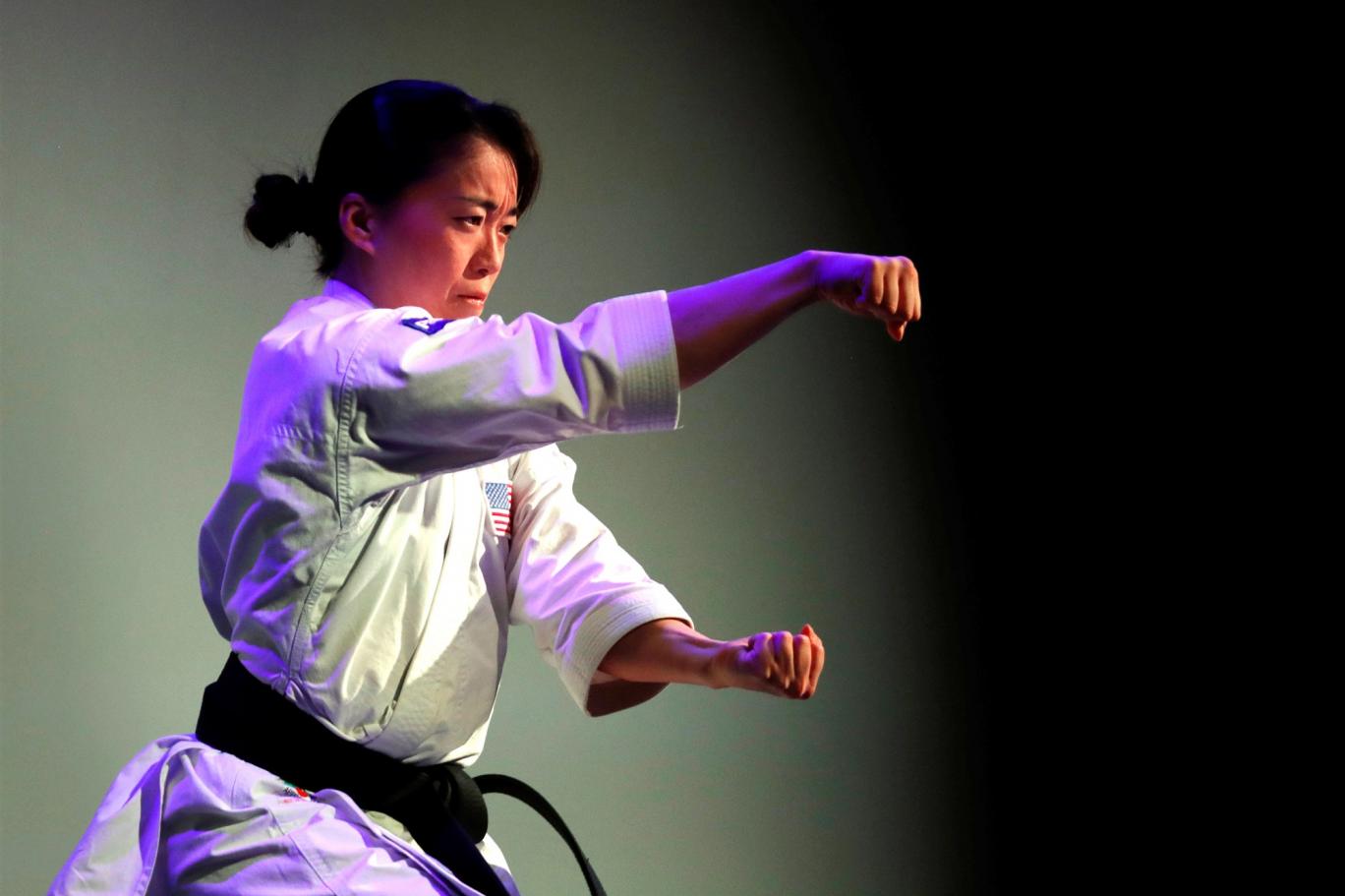 Japon kökenli Amerikalı kadın karateci, saldırıyı son aylarda ABD'ye musallat olan Asyalı karşıtı nefret söylemi ve şiddetin bir örneği olarak görüyor. KTLA'ya konuşan Kokumai 