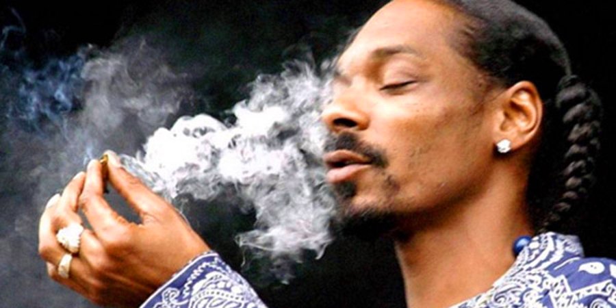 Snoop Dogg, Barack Obama'yla esrar içtiğini ima etti