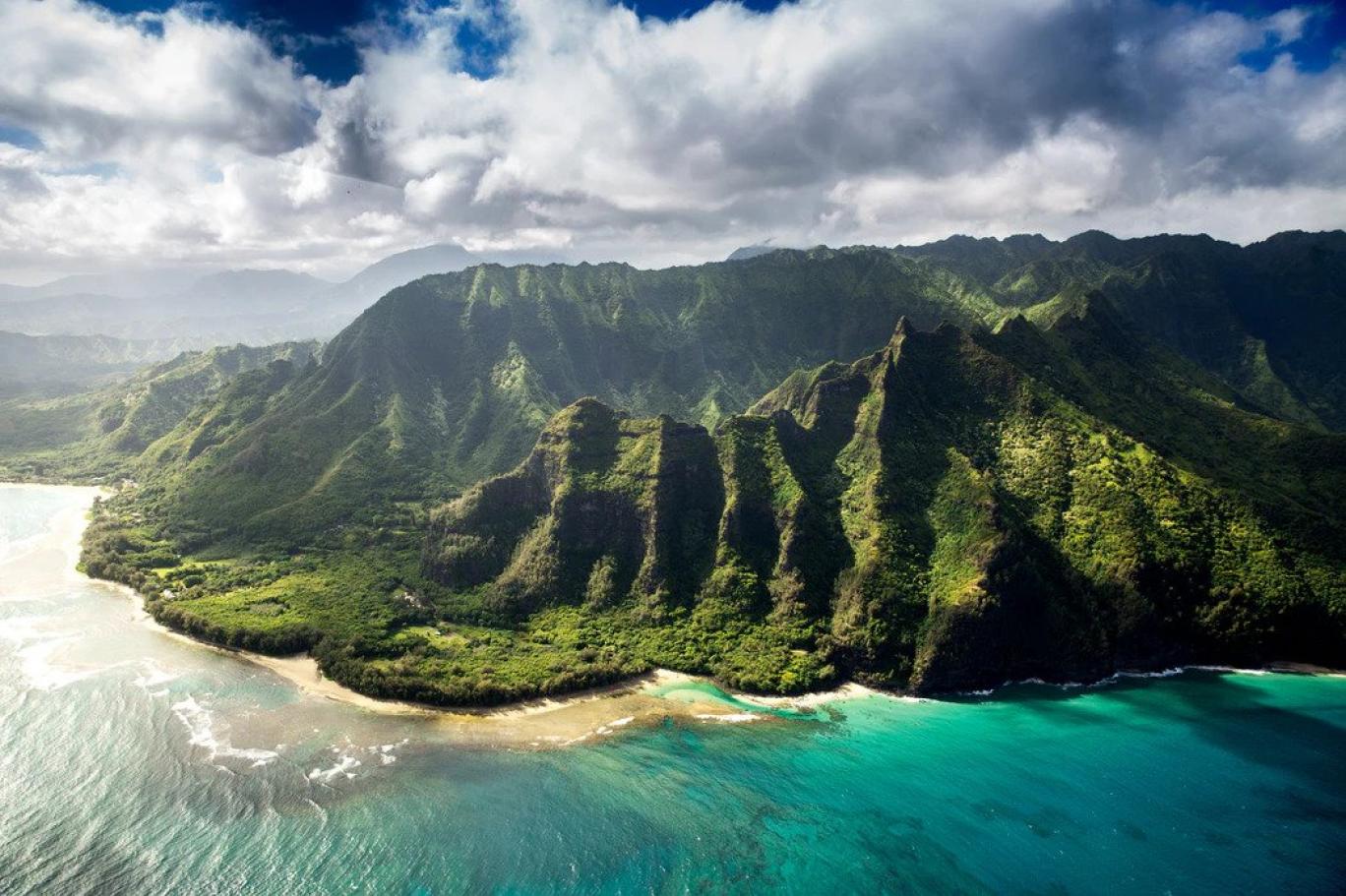 Ünlü milyarder, Kauai'deki Larsen Plajı'nda bulunan 3 parsellik yalı boyundaki arsayı kâr amacı gütmeyen Waioli Corporation'dan hiç düşünmeden aldı. Haberlere göre plaja ulaşan yol satışa dahil edilmedi ve halka açık kalacak. 