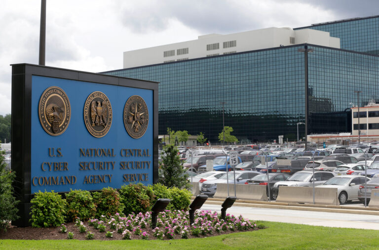 “NSA, Danimarka gizli servisinin yardımıyla Merkel’i gözetledi”
