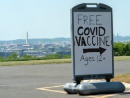 ABD'de birçok kişi Kovid-19 aşısının ücretsiz olduğuna inanmıyor