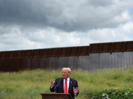 Trump, durdurulan sınır duvarı inşaatında konuştu: Sınıra bakın, bitmemiş duvarı görüyorsunuz, bu Biden’ın hatası