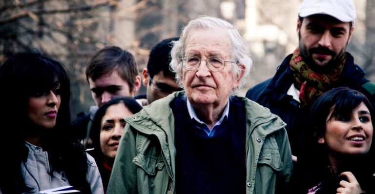 Chomsky: İslam, Batı’nın bin yıllık kökleşmiş korkusudur
