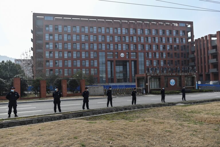 ‘ABD istihbaratı, Vuhan’daki laboratuvardan virüslerin genetik verilerini çaldı’