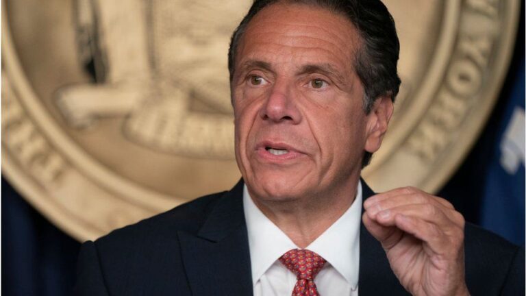 Eski asistanı, New York Valisi Cuomo hakkında cinsel taciz iddiasıyla suç duyurusunda bulundu