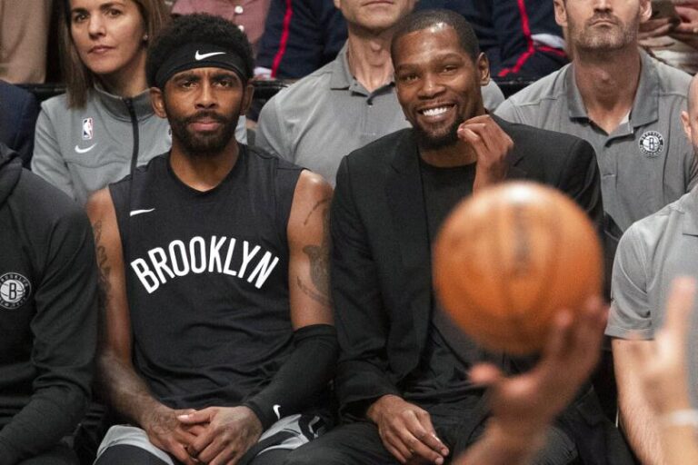 NBA yıldızı Kyrie Irving, Covid-19 aşısı olmayı reddettiği için takımdan kesildi