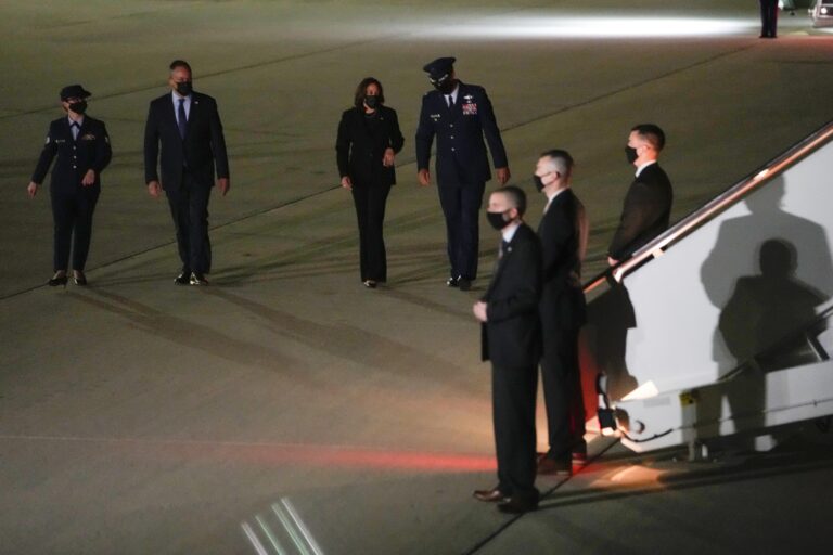 Kamala Harris Paris’te