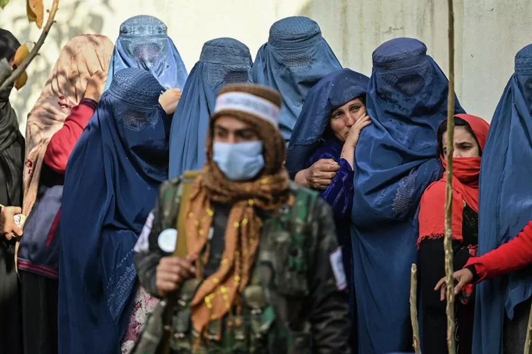 Taliban yönetimi Afgan mültecilere eve dönüş çağrısı yaptı