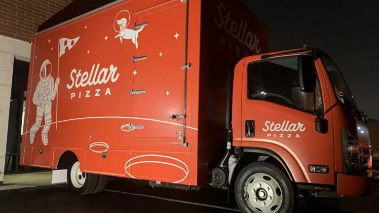 3 eski SpaceX mühendisi pizza satmaya başladı